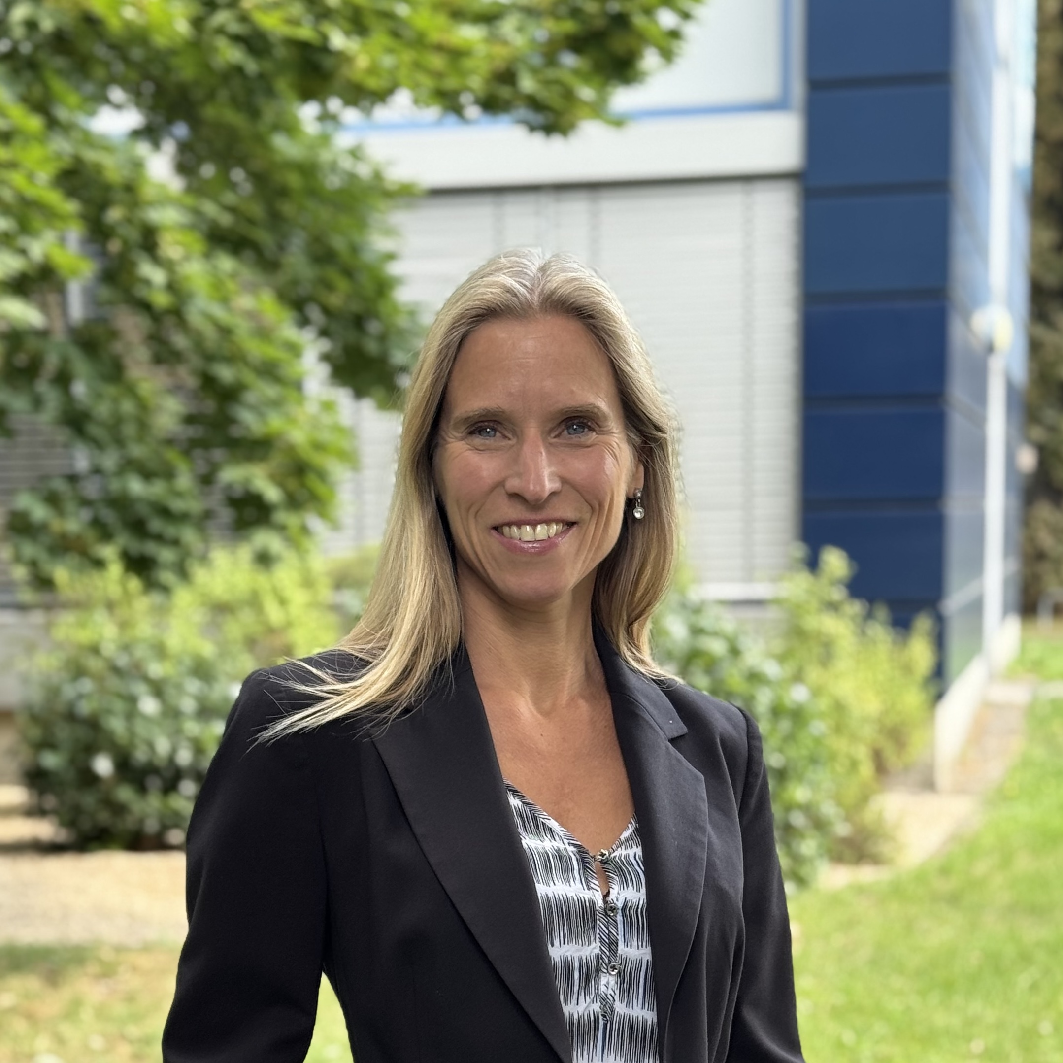 Dr. Simone Mickelat